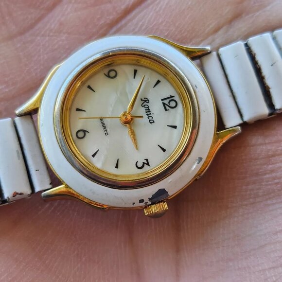 Accessories - Vintage Ronica Ladies Wristwatch Stretched Metal White Band Quartz Analog Watch